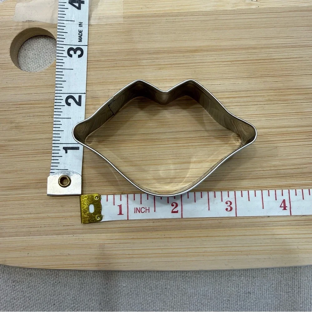 Valentine's Day Heart Cookie Cutter Set - 5 Piece Valentine Cookie Cutters - NWT